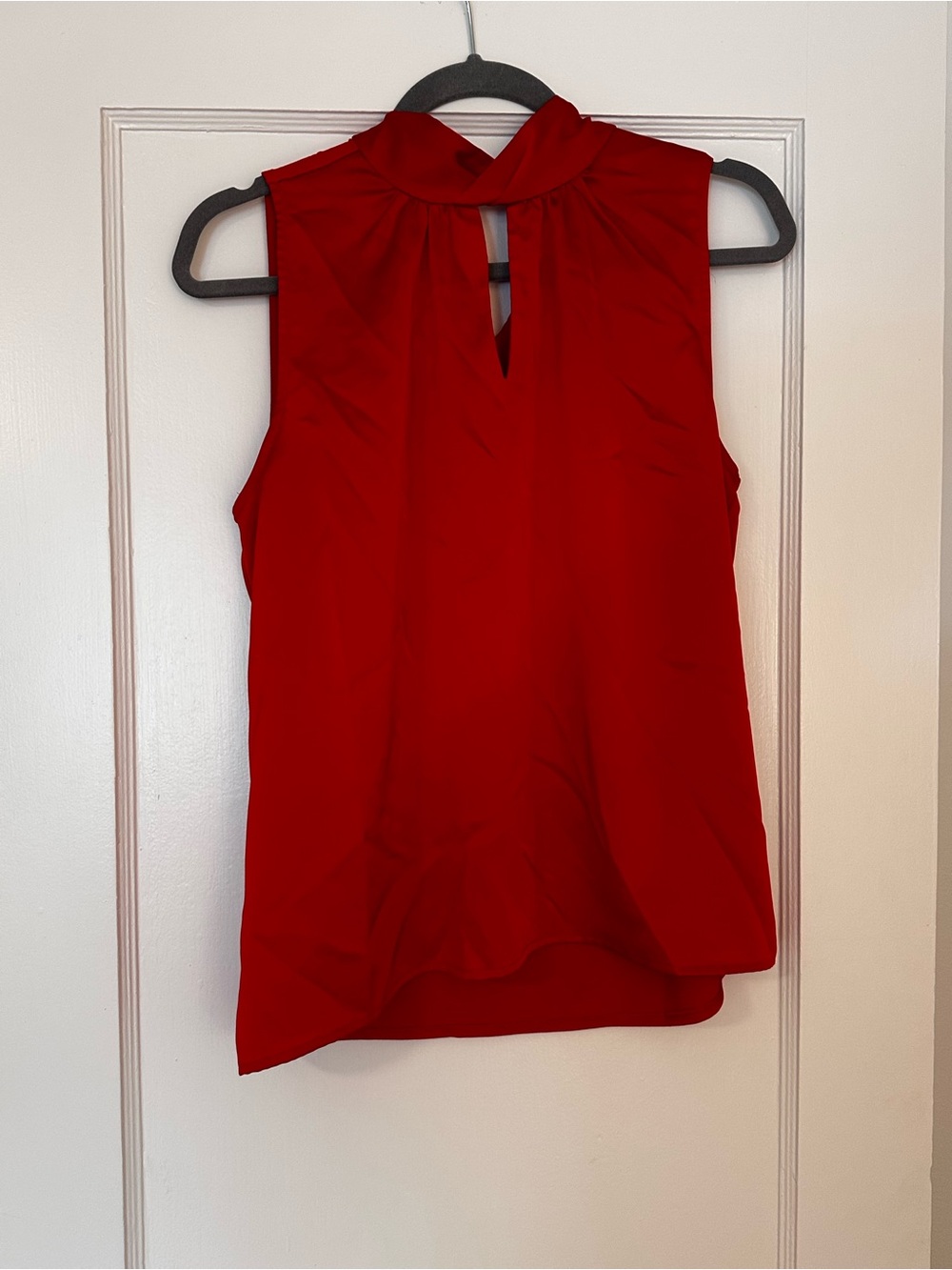 Ann Taylor Red Sleeveless Mock-Neck Keyhole Camisole